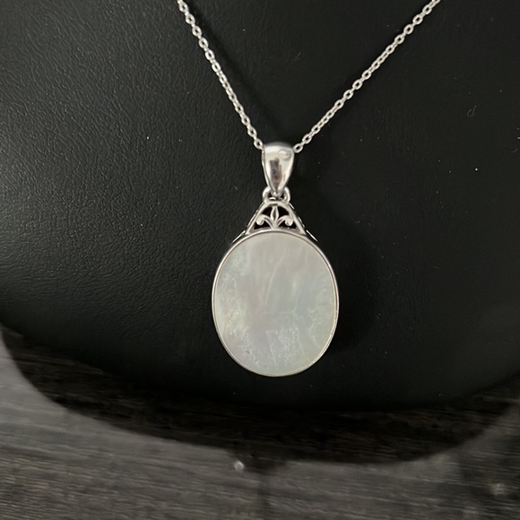 Sterling Silver Mother Of Pearl Pendant Necklace - Picture 2 of 4